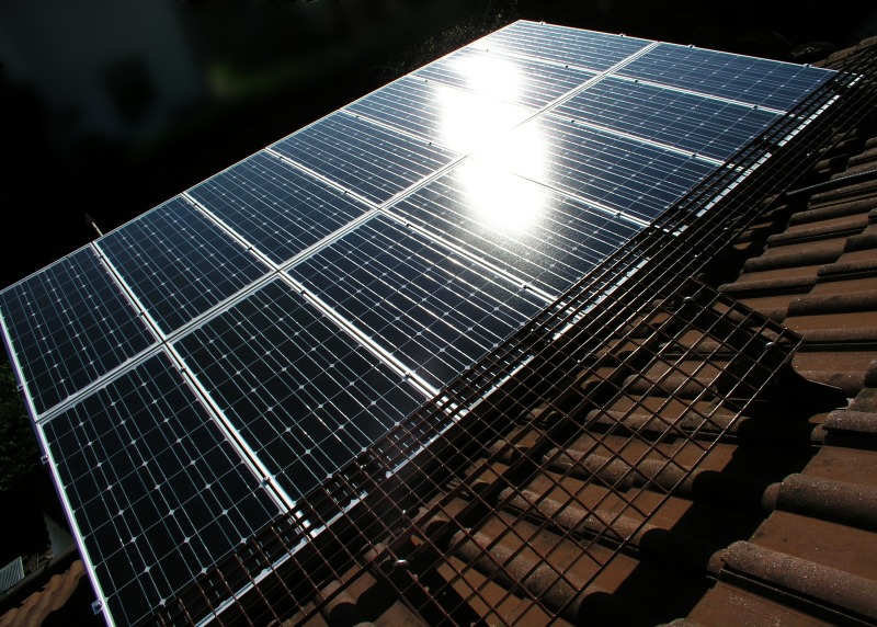 Warnung vor Gefahren durch Photovoltaikanlage, pv